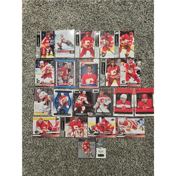 Calgary Flames Hockey Card Lot (21 cards) featuring Theo Fleury rookie card (1989 O-Pee-Chee # 232)