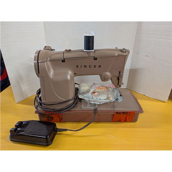 Portable Singer Sewing Machine W/ Motor Control and Case Forcover (Doesn't Go On properly anymore)