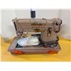 Image 4 : Portable Singer Sewing Machine W/ Motor Control and Case Forcover (Doesn't Go On properly anymore)