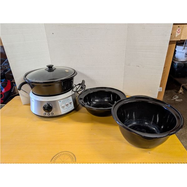 Hamilton Beach 3 in 1 Slow Cooker 2-6 Quartz Liter Bowls (Not Tested But looks Good Condition)
