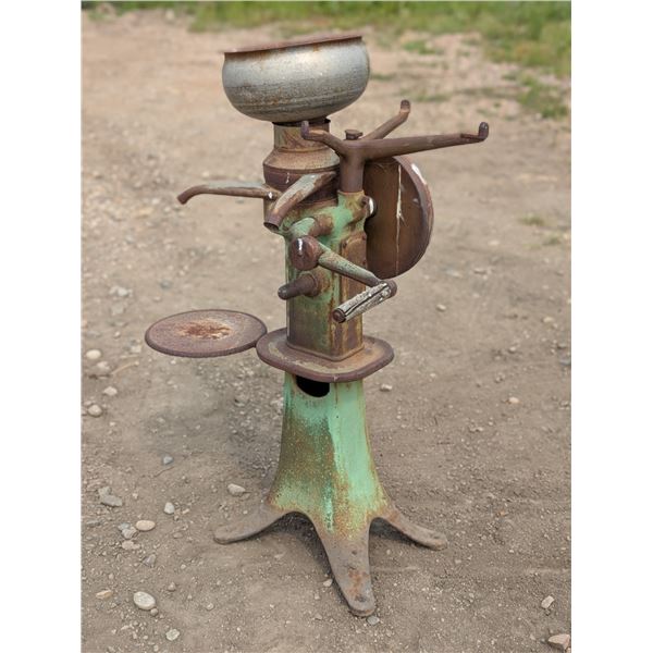 Antique Cream Renfrew Separator