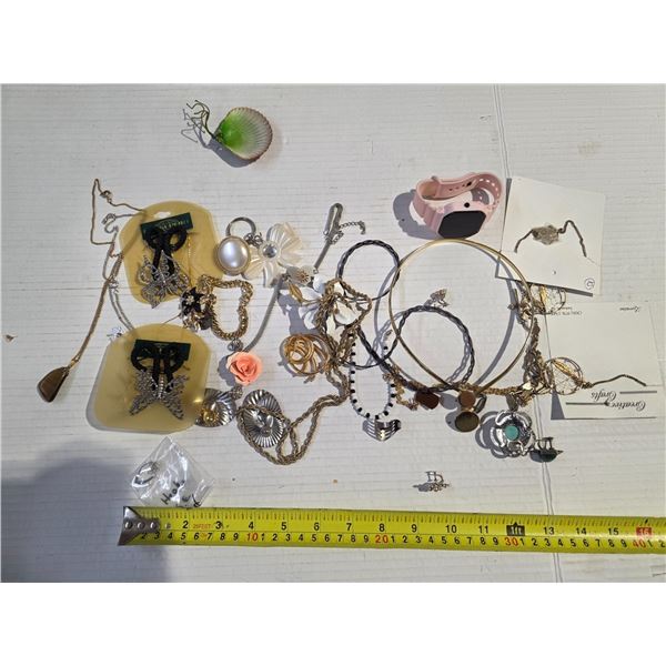 Lot of misc jewelery