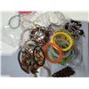 Image 3 : Lot of misc jewelery, bracelets, earings
