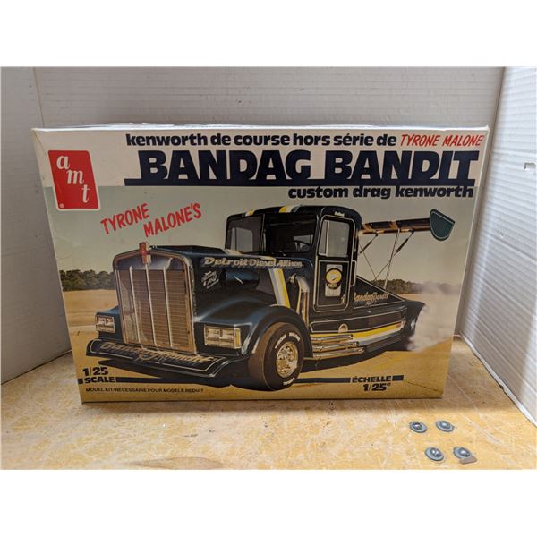 AMT Bandag Bandit Tyrone Malones Custom Drag Kenworth 1/25 Scale Unassembled Kit w/ Original Box