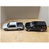Image 1 : (2) Model Vehicles Scale 1/18 Ford Explorer / 1/18 Ford Expedition