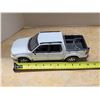 Image 2 : (2) Model Vehicles Scale 1/18 Ford Explorer / 1/18 Ford Expedition
