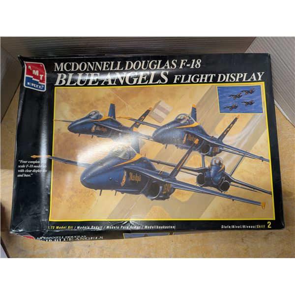 AMT Mcdonnell Douglas F-18 Blue Angels Flight Display w/ Original Box