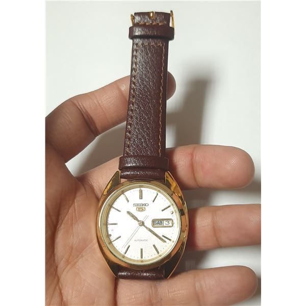 VINTAGE SEIKO 7009-8330 17J AUTO  DAY/DATE @3,  RUNS