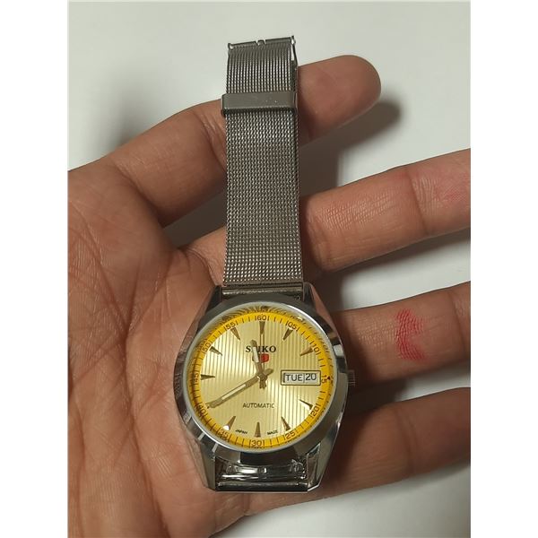 VINTAGE SEIKO 7009-3040 17J AUTO  DAY/DATE @3,  RUNS