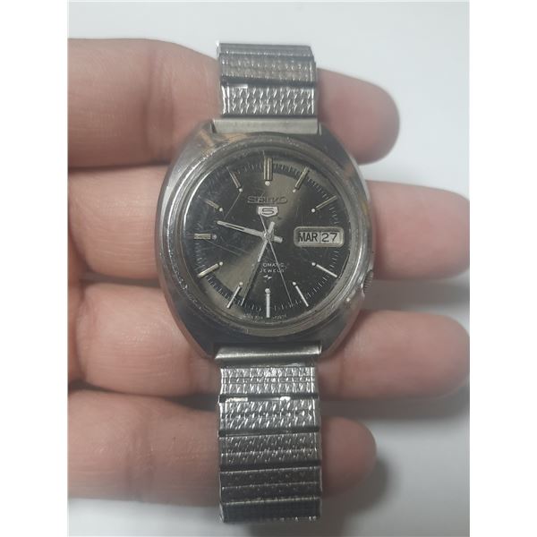 VINTAGE SEIKO 7019-7130 21J AUTO  DAY/DATE @3,  RUNS