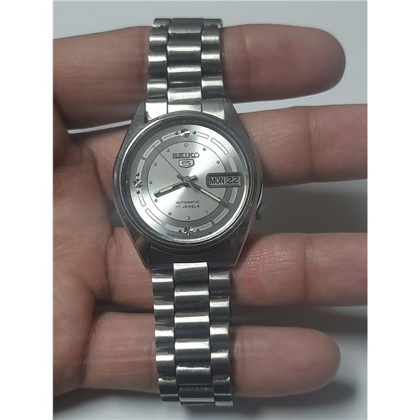 VINTAGE SEIKO 7009-6001 17J AUTO  DAY/DATE @3,  RUNS