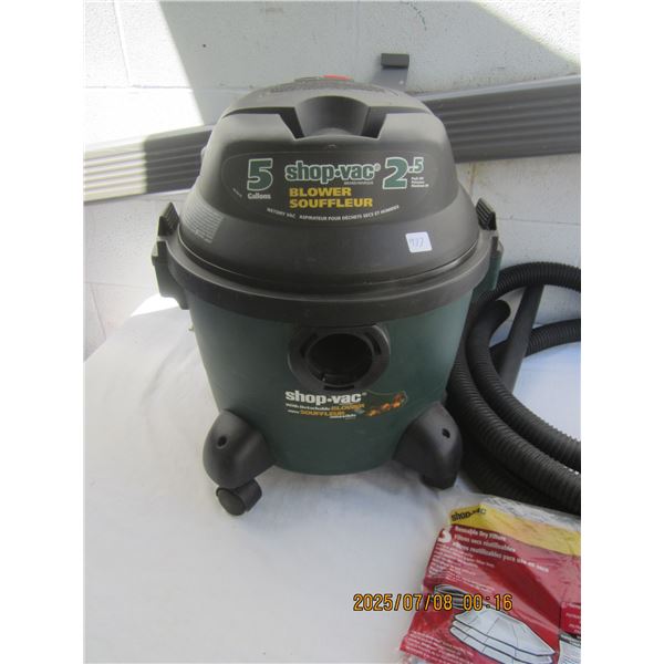 2.5 HP Shop Vac with Accessories Works Well