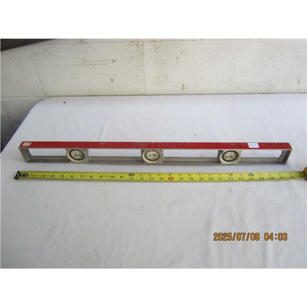 Quality Vintage Aluminum Level 28 inches long in good shape