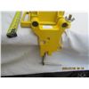 Image 2 : Yellow Metal Vice