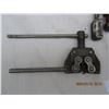 Image 2 : Small Vice and 2 Pulling Tools