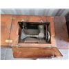 Image 2 : Antique singer sewing machine and desk