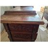 Image 4 : Antique singer sewing machine and desk