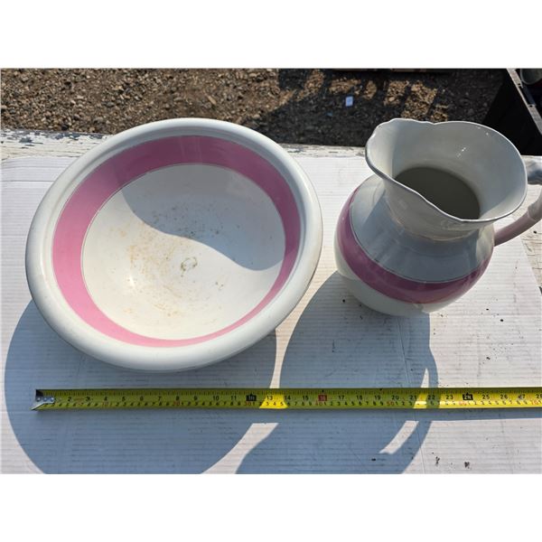 Wash basin set with pink stripe