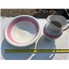 Image 1 : Wash basin set with pink stripe
