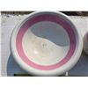 Image 3 : Wash basin set with pink stripe