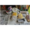 Image 1 : Box of Misc Kitchen Stuff