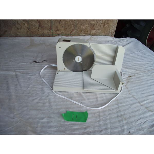 Electric meat slicer 120v tested and works.