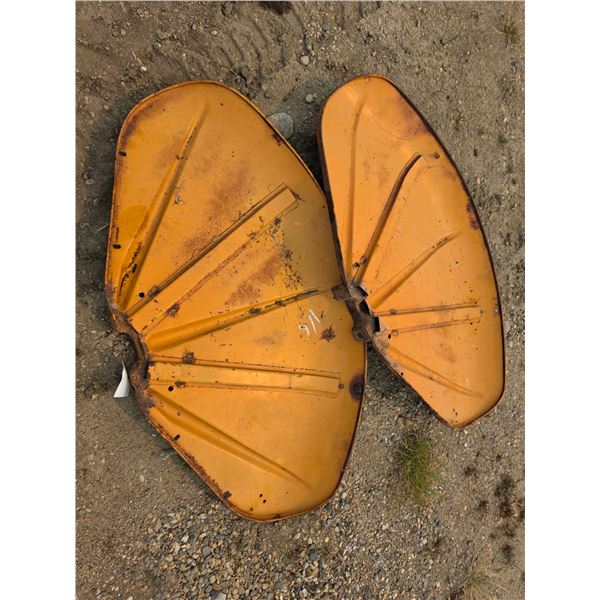 Set of rear fender for a tractor