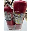 Image 2 : 2 fire extinguishers