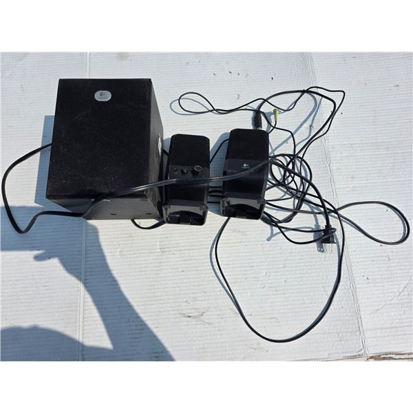 Logitech speaker set- untested