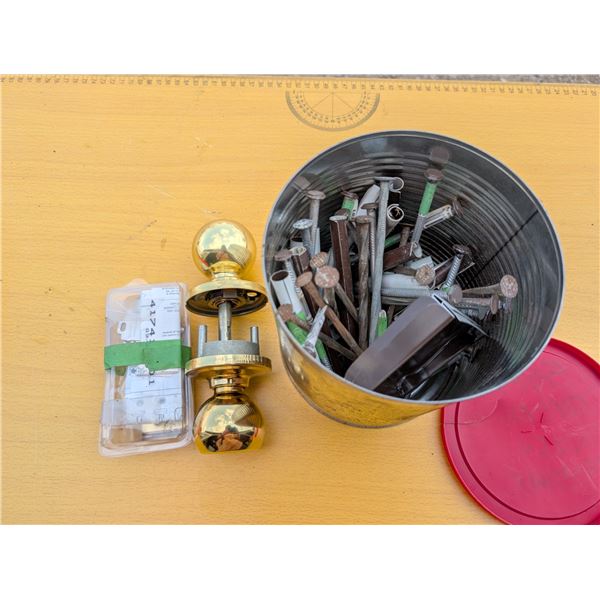 Can Eavestrough Nails + Lock in Door Set w/ keys