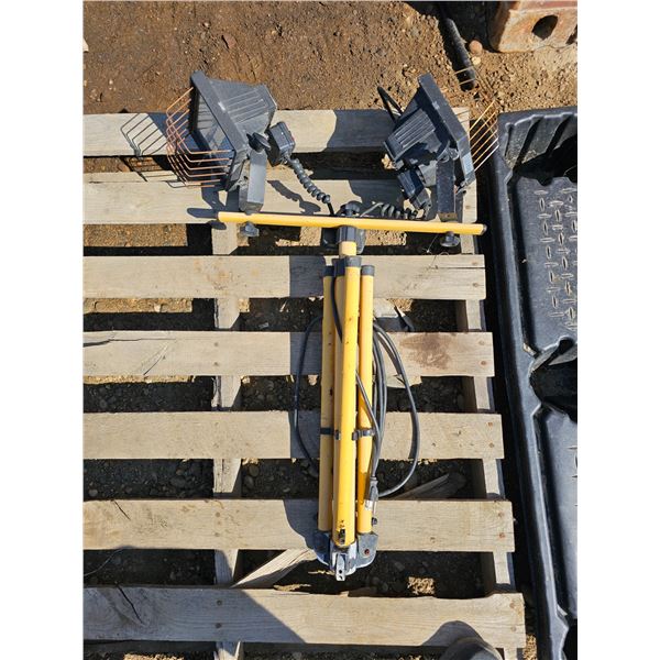 Tripod Work Light- Untested