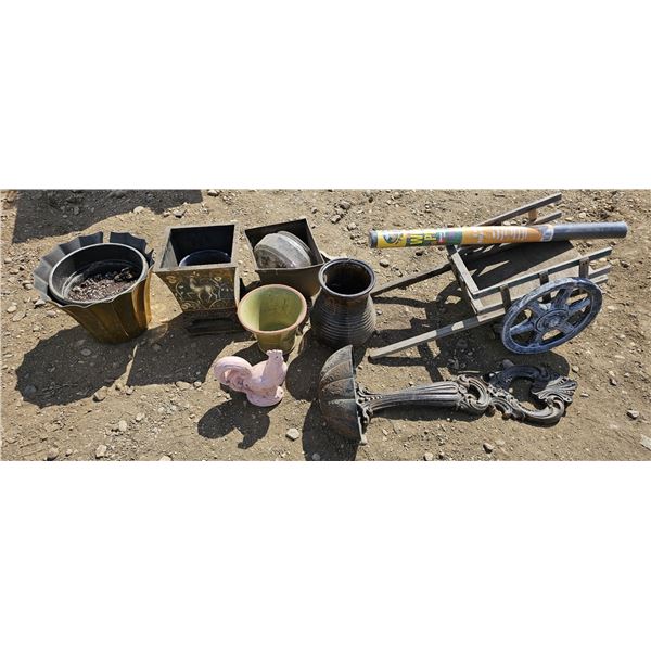 Misc Garden Pots/Planters/Wagon/Rooster Décor