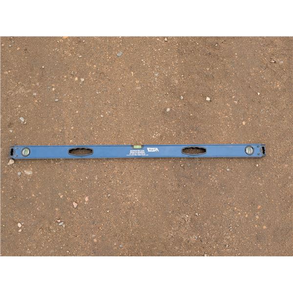 Great Condition Aluminum Box level 48" (122cm)