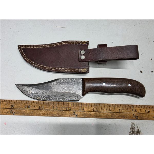 Damascus steel Knife with sheath