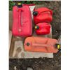 Image 1 : 4 gas cans