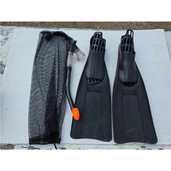 Diving flippers and snorkel