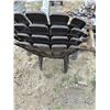 Image 3 : Set of 4 plastic patio chairs