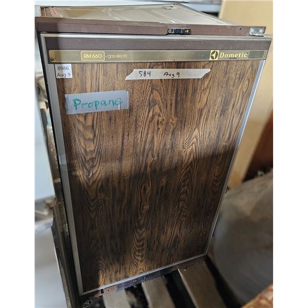Dometic RM660 RV Gas/Electric Fridge 21x40x21 - Untested
