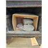 Image 3 : Antique Wood Stove 28.5x24x27.5