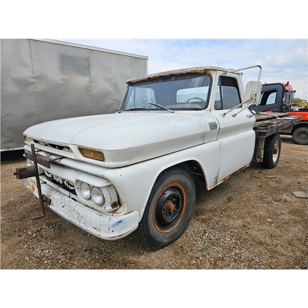 1965 GMC 930 with Box and Hoist with Removeval Sides. VIN# 5C93603602749B