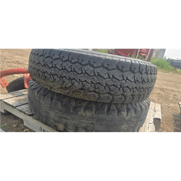 Set of 2 small tires (4.8/4.0 - 8)