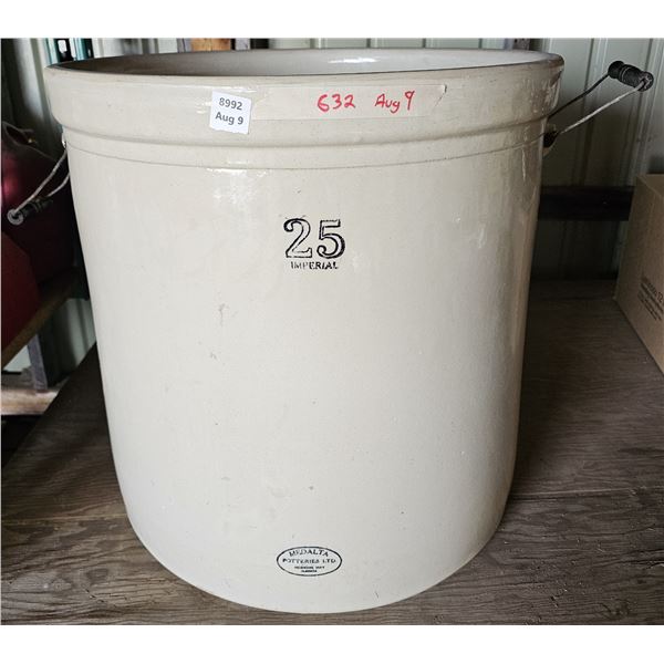 25 Imperial Crock- Medalta Potteries LTD, in great condition