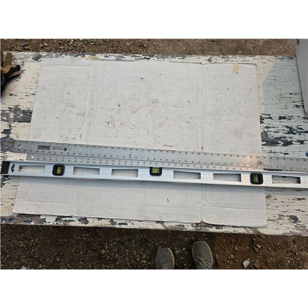 Meter sticks with level