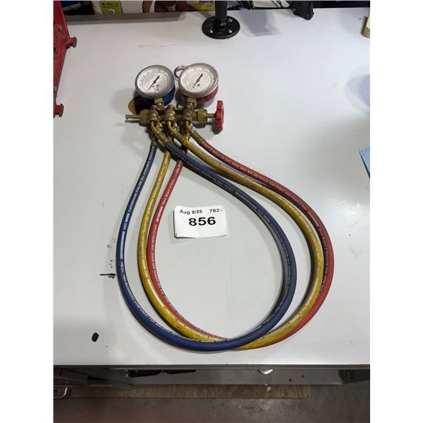 Set of A/C manifold gauges