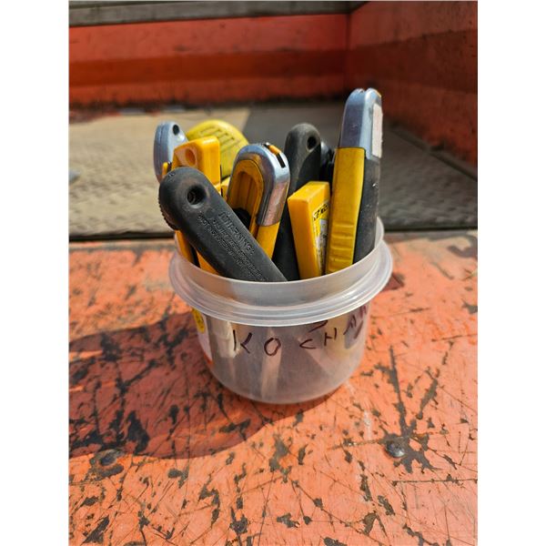 Approx 6 Electrical Knives & Blades