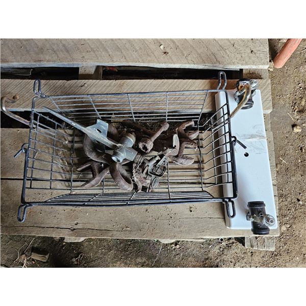 Steel Basket/Misc Tools/Light Fixture