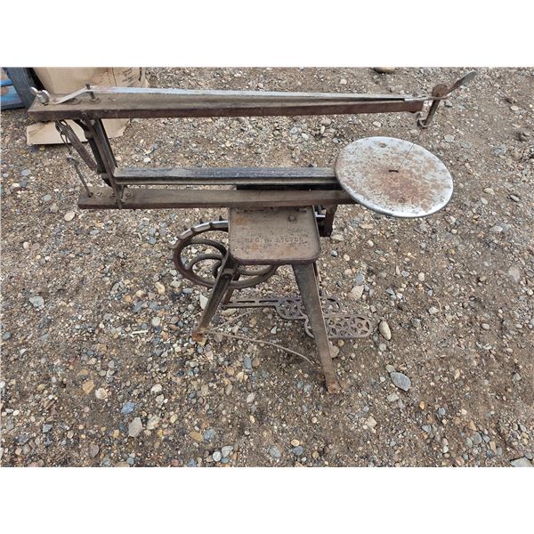 Antique scroll saw
