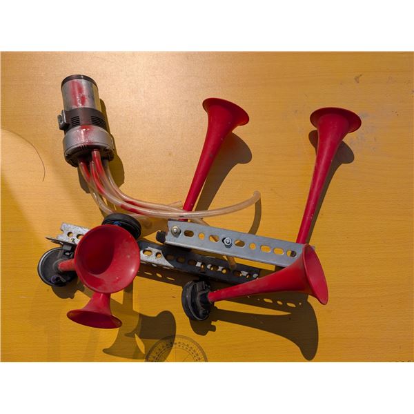 Vintage Multi Horn Made in Italy Dixie Land (Broken but all there)