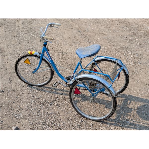 Vintage Adult Tricycle Free Spirit Wire Basket  24x1.75 Tires and Reflectors