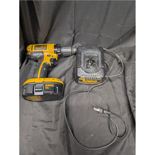 DeWalt DC720 1/2" (12.7mm) Cordless Drill Driver w/ Charger (Works)